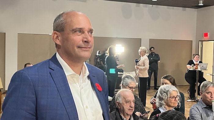 Guy Caron lors de son rassemblement dimanche soir