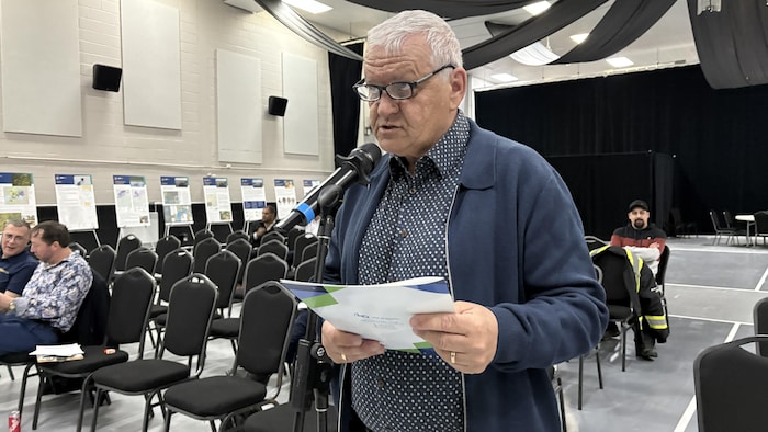 Guy Lafrenière s'adresse au Comité d’examen des répercussions sur l’environnement et le milieu social lors des audiences publiques sur le projet Windfall.