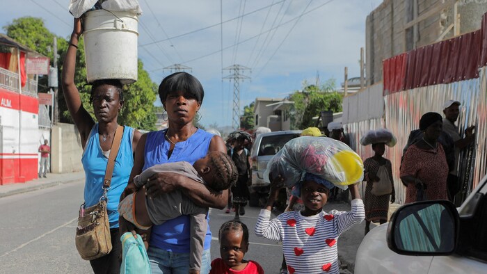 Personas desplazadas por la violencia en Haití.