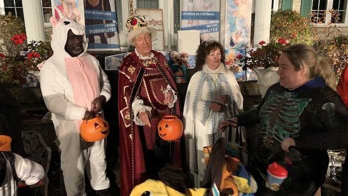Photo : son fils veut le costume de la Reine des Neiges pour Halloween