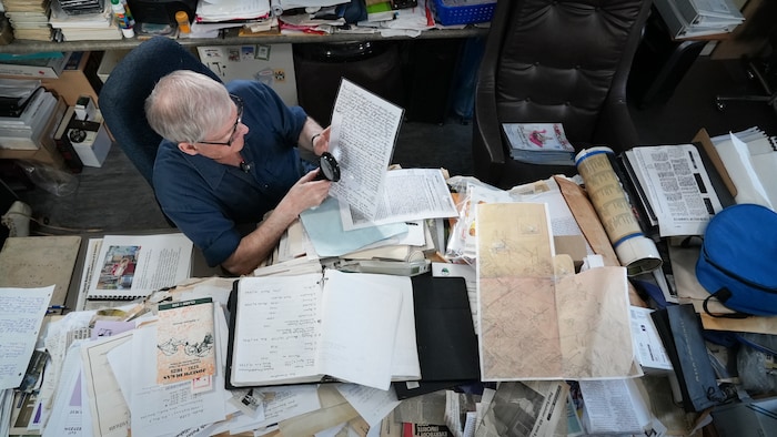 Le bureau d'Harold Robicheau vu de haut.