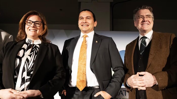 Heather Stefanson, Wab Kinew et Dougald Lamont sont photographiés côte à côte dans une photo d'archives.