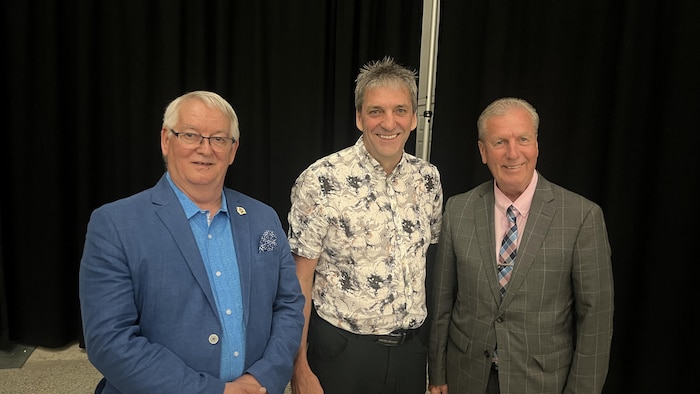 Le maire d'Hébertville-Station, Marc Claveau, le maire de Saint-Bruno, François Claveau, et le maire d'Hébertville, Marc Richard.