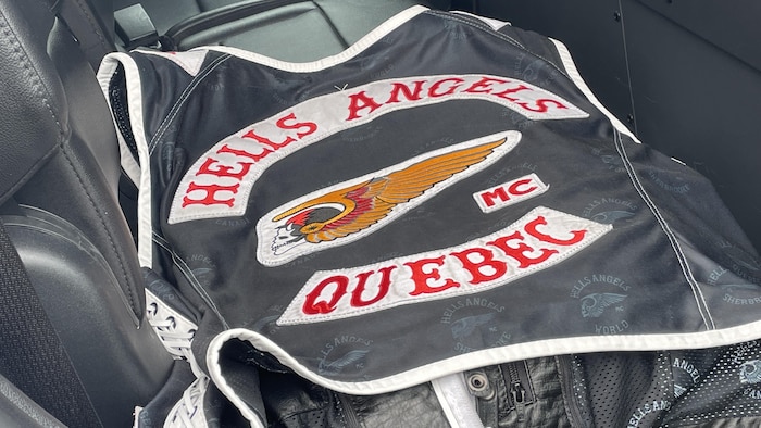 Une veste des Hells Angels. 