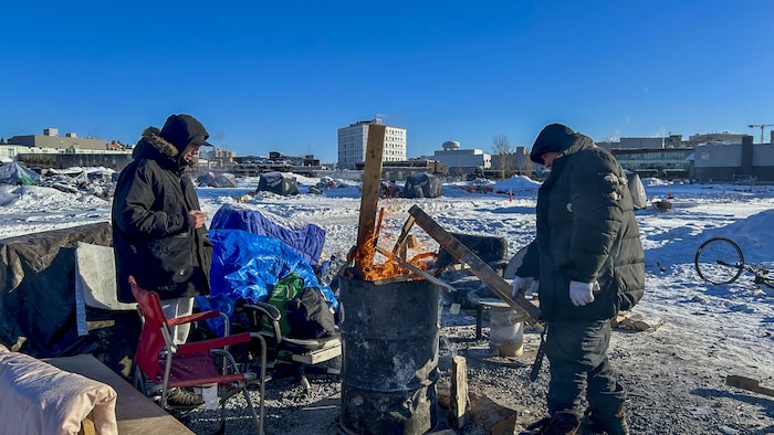 Sans-abri réchauffés à Energy Court pendant l’hiver.