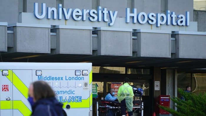 Image d'un malade dans un hôpital.