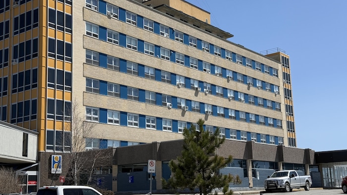 Vue extérieur sur l'hôpital d'Amos.