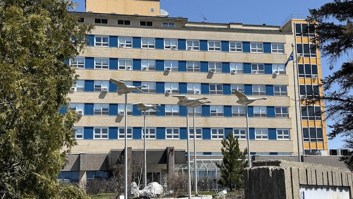 Vue extérieur sur l'hôpital d'Amos.