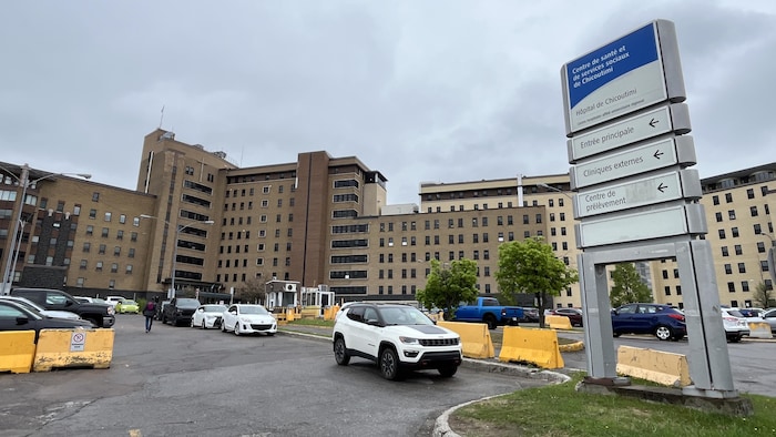 L'extérieur de l'hôpital de Chicoutimi.