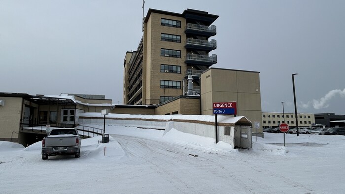 Un hôpital en hiver.
