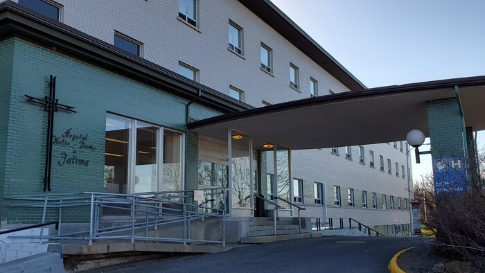 L'une des entrées de l'hôpital Notre-Dame-de-Fatima, à La Pocatière.