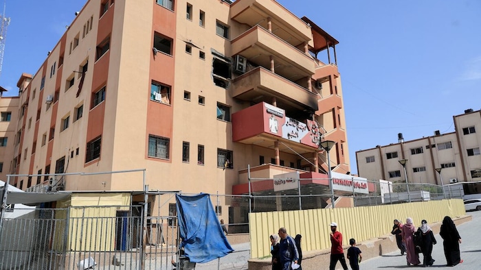 L'Hôpital Nasser avec des signes visibles de dommages.