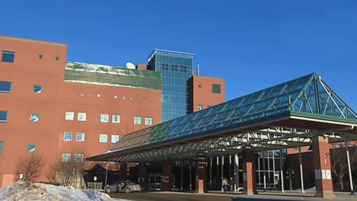 L'extérieur de l'Hôpital régional de Miramichi.