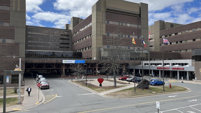 Extérieur de l'hôpital. 