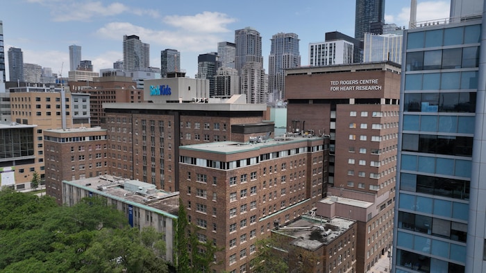 Photo aérienne de l'hôpital SickKids.