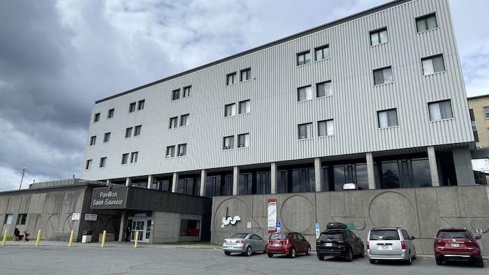 L'entrée principale de l'Hôpital de Val-d'Or.