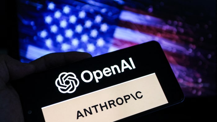 Les logos d'OpenAI et d'Anhtropic.