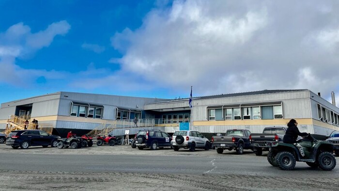 The Inuulitsivik Health Centre in Puvirnituq in the province of Quebec. (Eilis Quinn/Eye on the Arctic)