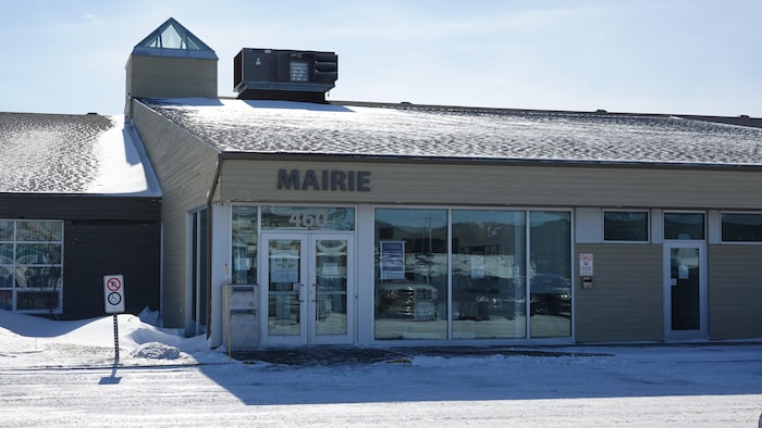 L'hôtel de ville des Îles-de-la-Madeleine en hiver.