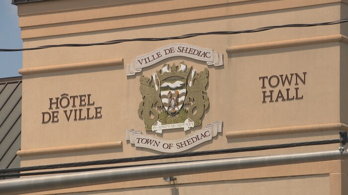 L'extérieur de l'hôtel de ville de Shediac.
