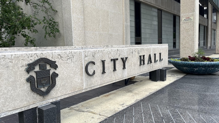 L'ĥôtel de ville de Winnipeg à l'été 2022