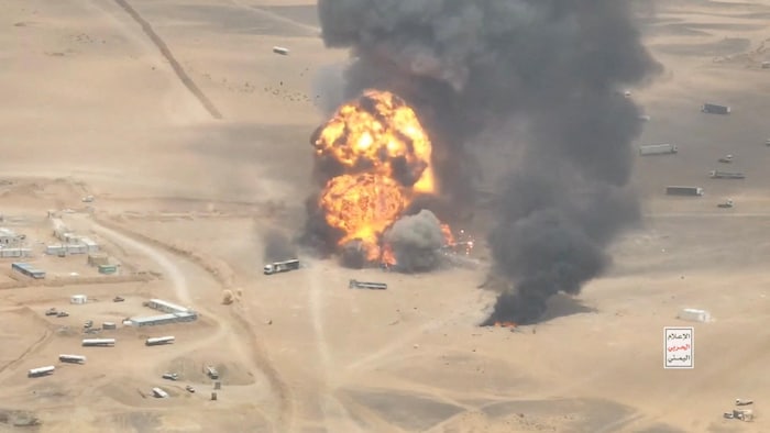 Une boule de feu visible après une explosion.