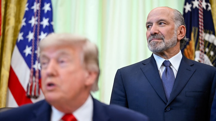 Howard Lutnick et Donald Trump dans le bureau oval.