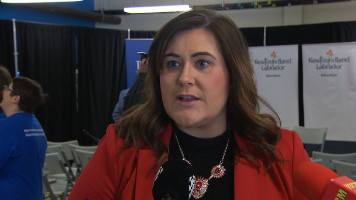 Krista Lynn Howell donne une entrevue.