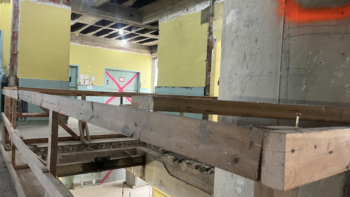 L'intérieur d'un bâtiment.