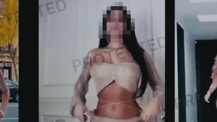 Sur un écran, la photo d'une femme sexy au visage pixelisé. On peut y lire Put your face on any video (Ajoutez votre visage sur n'importe quelle vidéo).