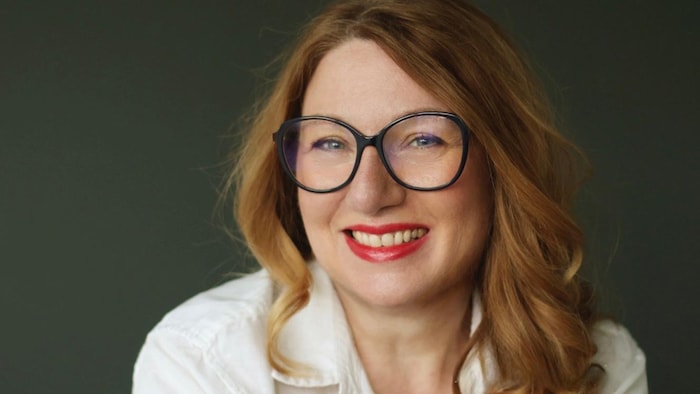 Portrait de l'autrice Sophie Jomain.