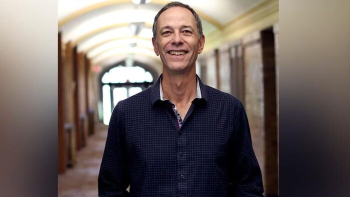 Le professeur de mathématiques de l’Université mennonite canadienne de Winnipeg, Tim Rogalsky.