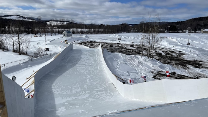 Vue sur la piste du Ice Cross de Sainte-Angèle-de-Mérici.