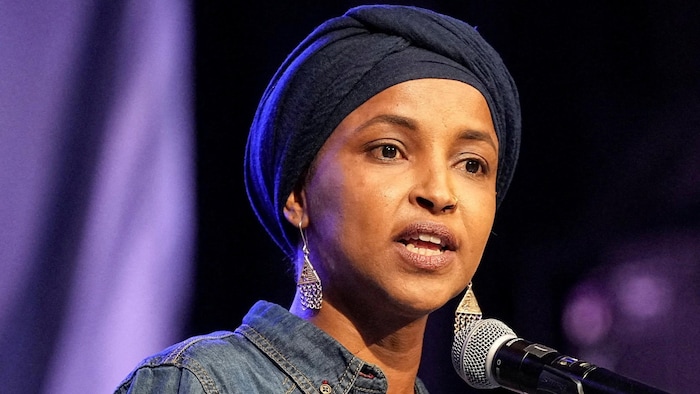L'élue américaine Ilhan Omar lors d'un rassemblement électoral en faveur de la vice-gouverneure du Minnesota, Peggy Flanagan, qui affronte Angie Craig pour l'investiture démocrate visant à pourvoir le siège de Tina Smith au Sénat, à Minneapolis, dans le Minnesota (États-Unis), le 20 juillet 2026.