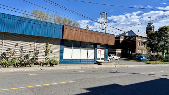 Un édifice inoccupé sur la rue de l'Hôtel-de-Ville à Rivière-du-Loup.