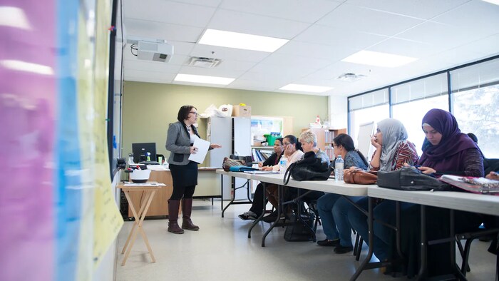 Une classe avec des immigrants.