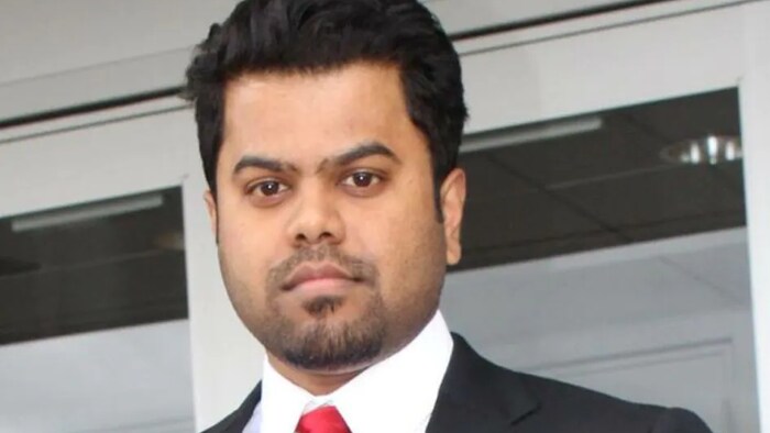 Head shot ni Aashray Kovi.