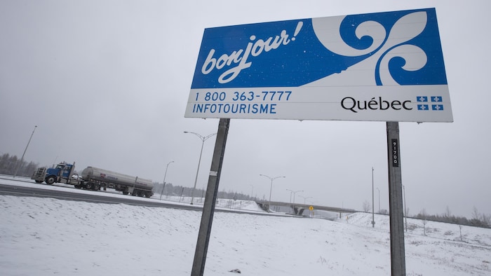 Pancarte souhaitant la bienvenue au Québec. 