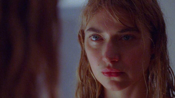 Un portrait d’Imogen Poots dans le film « The Chronology of Water ».