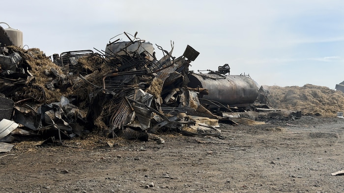 Il ne reste que des débris, quelques jours après l'incendie.