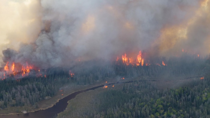 En date de dimanche soir, pas moins de 25 feux de forêt étaient actifs au Manitoba, pour un total de 106 depuis le début de la saison.