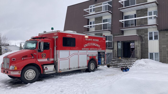 35 Locataires à La Rue Après L’incendie D’un Immeuble à Logements à ...