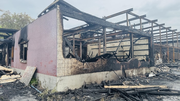 Une maison qui a brûlé.