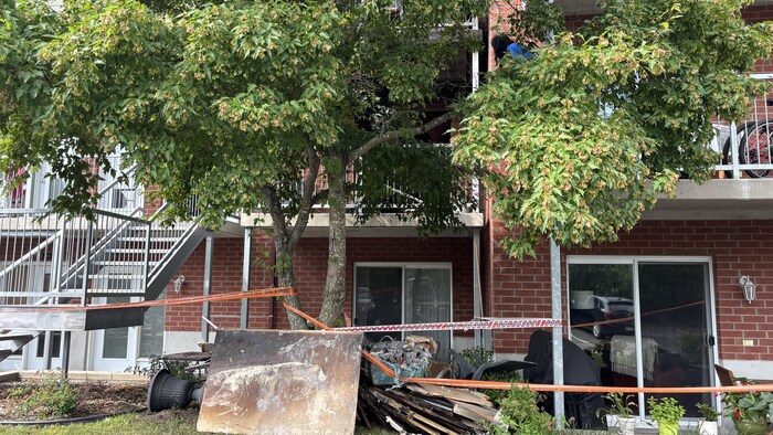Un logement situé au 2e étage détruit par l'incendie.