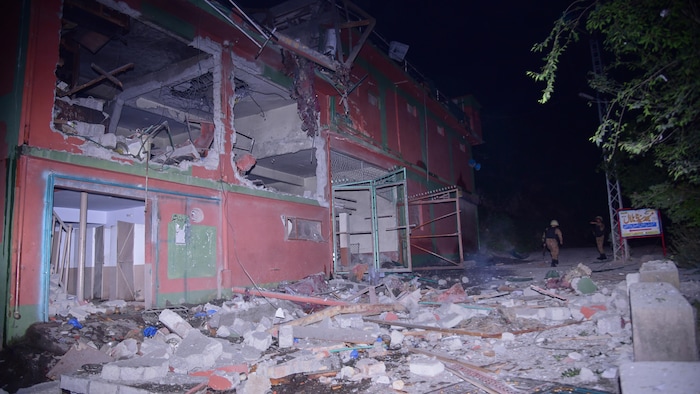 Un bâtiment lourdement endommagé le 7 mai, près de Muzaffarabad, capitale du Cachemire contrôlé par le Pakistan.