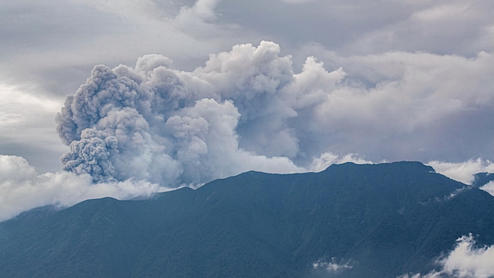 L'éruption du volcan Marapi en Indonésie.