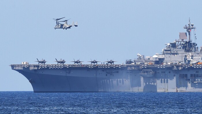 Un porte-avions américain navigue dans la mer de Chine méridionale.