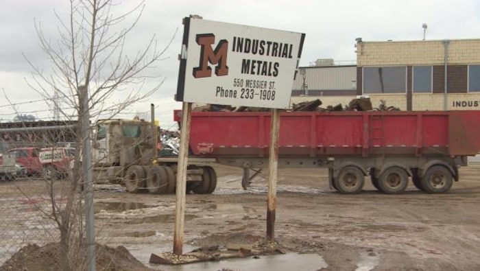 La société Industrial Metals installée dans une zone industrielle de Saint-Boniface est spécialisée dans le retraitement des déchets métalliques.
