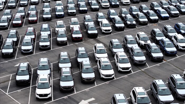 Des voitures Subaru neuves dans un entrepôt de la société Auto Warehouse Co. le 4 mars 2025 à Richmond, en Californie.