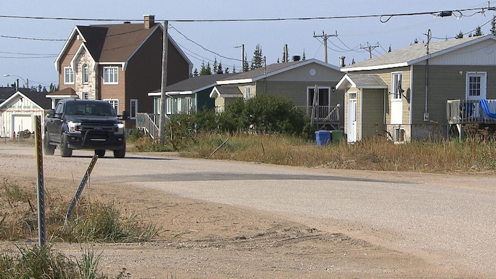 Une rue d'Ekuanitshit.
